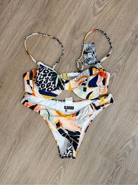 Escape to Paradise Multicolor Abstract Print Underwire Bikini Set